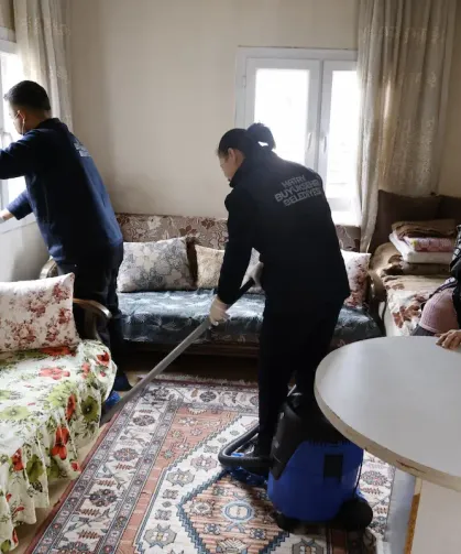 HBB, İhtiyaç Sahibi Ailelere Evde Temizlik Hizmeti Veriyor