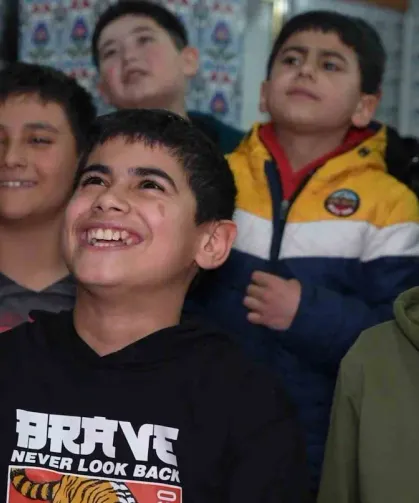 Hatay'da Çocuklar Camilerden "Kabede Hacılar" İlahisini Okudu!