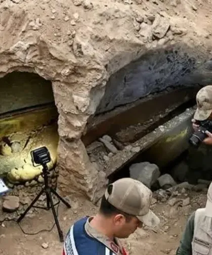 Hatay’da Şok Keşif: TOKİ Yol Çalışması Sırasında Kaya Mezarlar Bulundu!