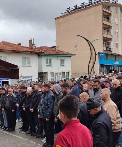 Kazada Hayatını Kaybeden Nişanlı Çift Yan Yana Toprağa Verildi