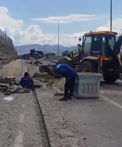 Dikmece TOKİ Konutlarında Yeni Yapılan  Asfalt Yol Kazılıyor!