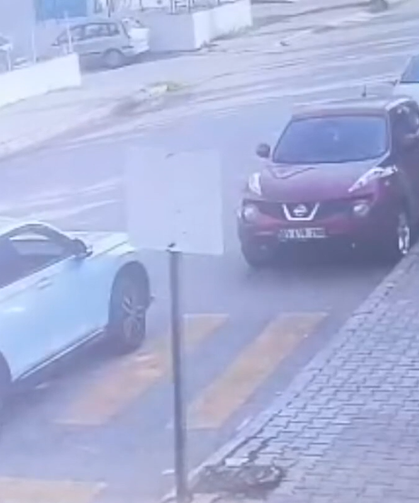 Hatay’da Öğrencileri Kapıda Karşılayan Polis Ödüllendirildi