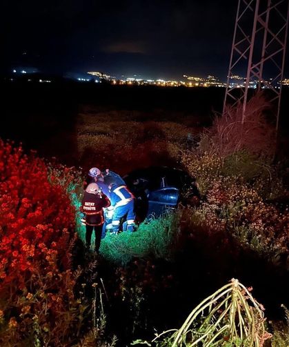 Kırıkhan'da tarlaya uçan otomobilin sürücüsü yaralandı