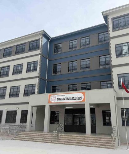 Neler Oluyor? Mersin'de Lise Öğrencisi Okulda Silahla Yakalandı