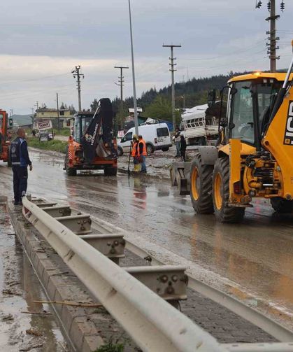 Selle Birlikte Araçların Mahsur Kaldığı Karayolu Ulaşıma Açıldı