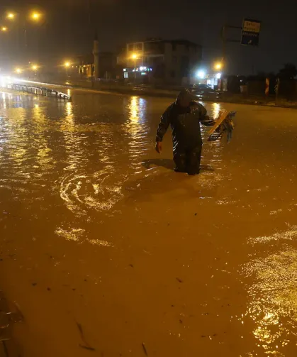 Hatay’da Sel Var, Tatil Yok: Çocuklar İçin Risk Kim Alacak?