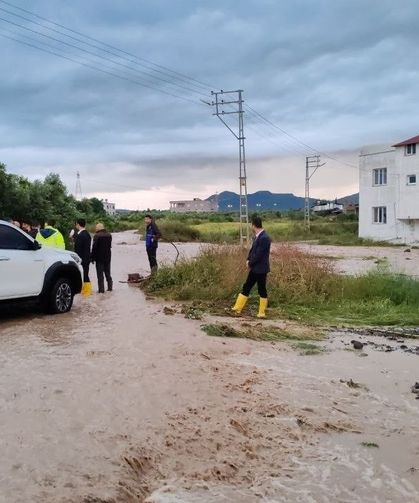 Hatay'da Aşırı Yağışla Birlikte Taşan Dereler Sele Neden Oldu