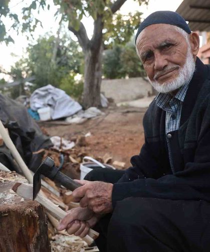 Hatay'da 85 Yaşındaki Usta, 70 Yıldır Ağaç Dallarını Sanata Çeviriyor!