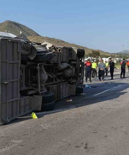 Mersin'de öğrenci servisi devrildi: 17 yaralı