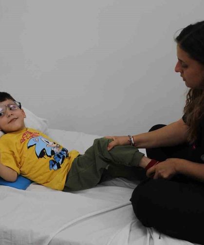 Minik Metehan, HBB'nin Desteğiyle Ayağa Kalktı