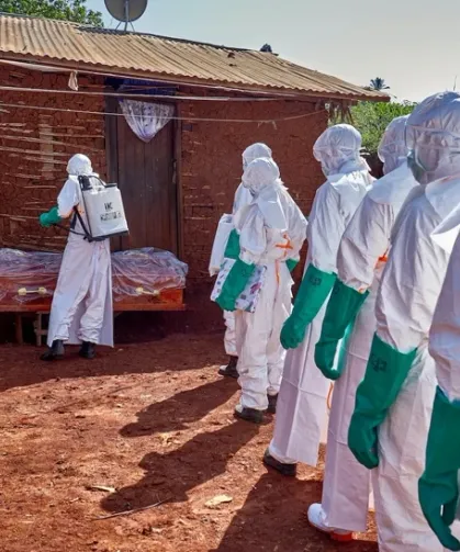 Ebola Salgını Yayılıyor: 900’ü Aşkın Vaka, 200’ü Geçen Ölüm!