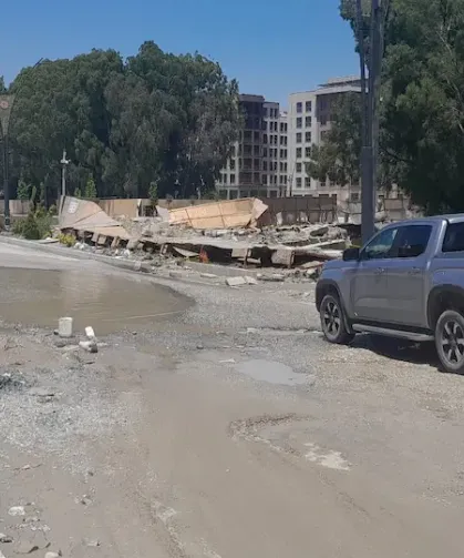 Armutlu'da Göle Dönen Yol Tepki Çekiyor: Vatandaş Bıktı Usandı!