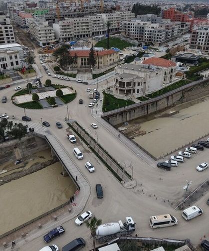 Yıkılan Ata Köprüsü Güzergahında Trafik Akışı Değişti: Çarşı Esnafı Taşınıyor!