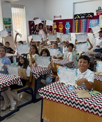 Okullarda Yarın Yaklaşık 18 Milyon Öğrenci İçin 'Karne Zili' Çalacak