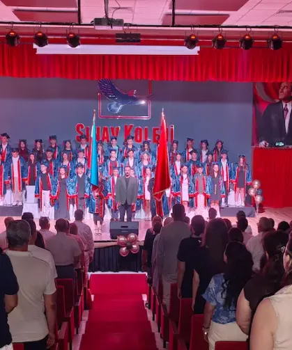 Hatay Sınav Koleji'nde Gurur Günü: Mezuniyet Törenine Yoğun Katılım!