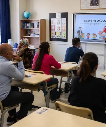 MEB'den Yeni Karar: Bu Kez Öğrenciler Değil Veliler Okula Gidecek!