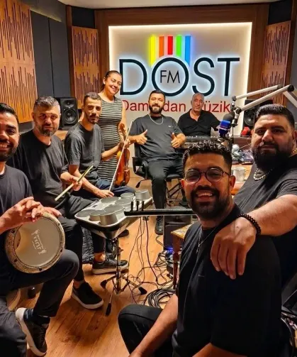 Dost FM’e Tamer Kaba ve Ekibi Konuk Oldu, Müzik Şöleni Yaşandı