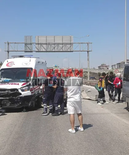 Hatay'da Ambulans Kaza Yaptı! Çevreyolu'nda Zincirleme Kaza