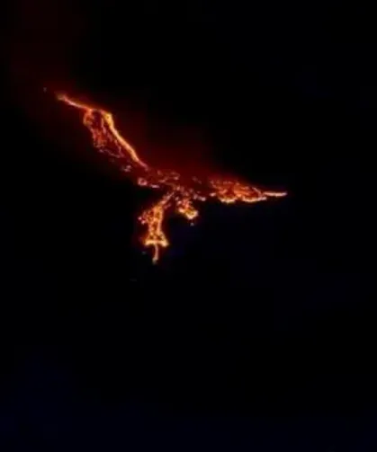 Etna Yanardağı Patladı, Gökyüzünde Beliren Şekil Herkesi Şaşırttı!