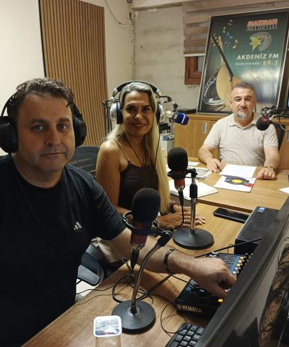 Öner Yeşil, Radyo Akdeniz’in “Mikrofon Sende” Programına Konuk Oldu