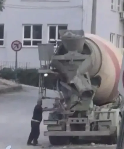 Hatay'da Yola Harç Döken Beton Mikseri Sürücüsüne Ceza Yağdı!