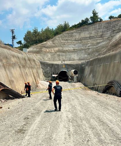 Adana'da içme suyu tünel hattında meydana gelen göçükte 1 işçi öldü, 1 işçi yaralandı