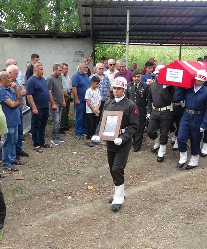 Hakkari'de hayatını kaybeden uzman çavuşun cenazesi Adana'da defnedildi