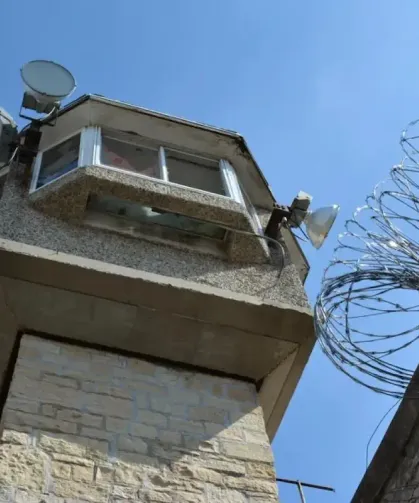 Cezaevinde Alarm Veren İddialar: Mahkûmlar Yerde Yatıyor, Haftalardır Su Akmıyor!