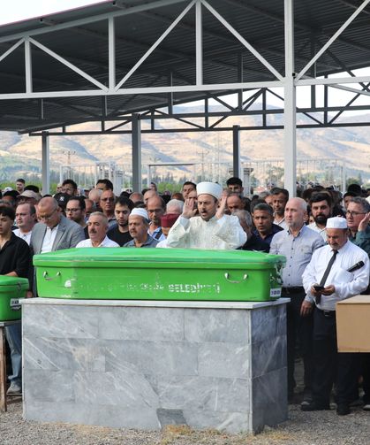 Gaziantep'teki Kazada Hayatını Kaybedenlerin Cenazeleri Hatay'da Defnedildi