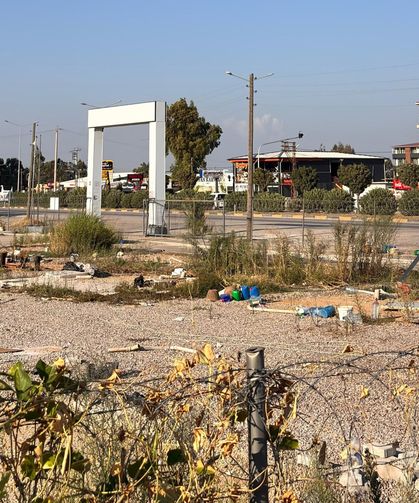 Hatay’da Konteynerler Kaldırıldı, Geride Çöp Yığınları Kaldı