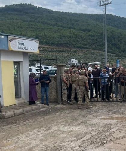 Okul Bahçesinde Öğretmene Silahlı Saldırı!