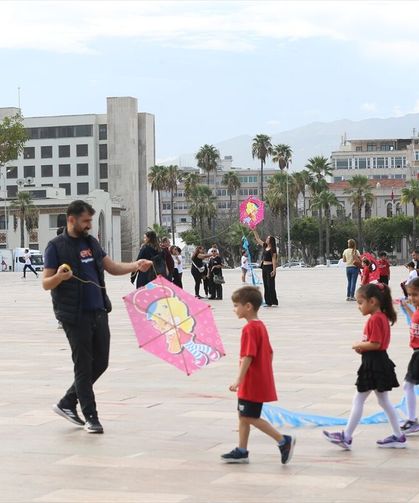 İskenderun’da Uçurtmalar Bağımlılığa Karşı Havalandı