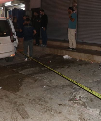 Adana'da düzenlenen silahlı saldırıda bir genç ağır yaralandı