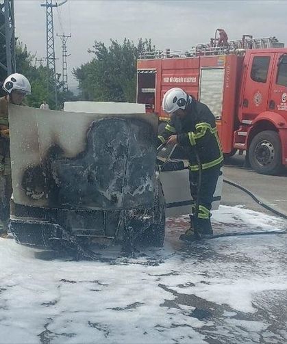 Hatay'da Seyir Halindeki Otomobilde Çıkan Yangın Söndürüldü