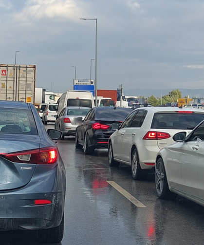 Honda Kavşağı’nda Trafik Tepkisi: “Kısa Mesafe Yarım Saat Sürüyor”