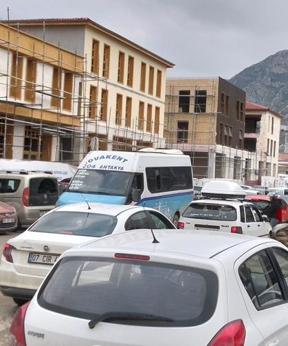 Antakya’da Yollar Kapandı, Trafik Çilesi Büyüdü!