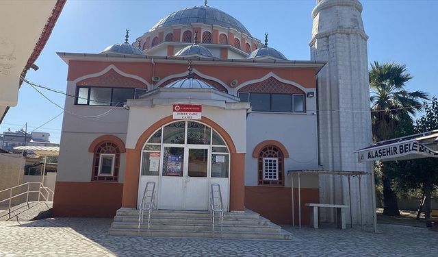 Manisa'da namaz sırasında imama saldıran kişi akıl hastanesine sevk edildi