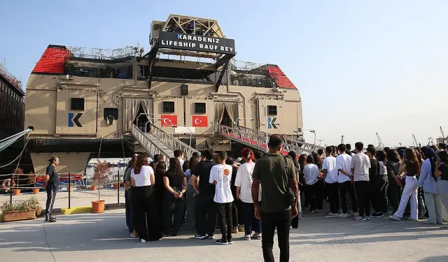 "Yüzen Okul"Da İlk Ders Zili Çaldı