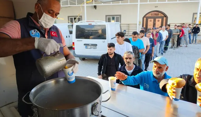 Antakya Belediyesi Sıcak Çorba İkramını Sürdürüyor