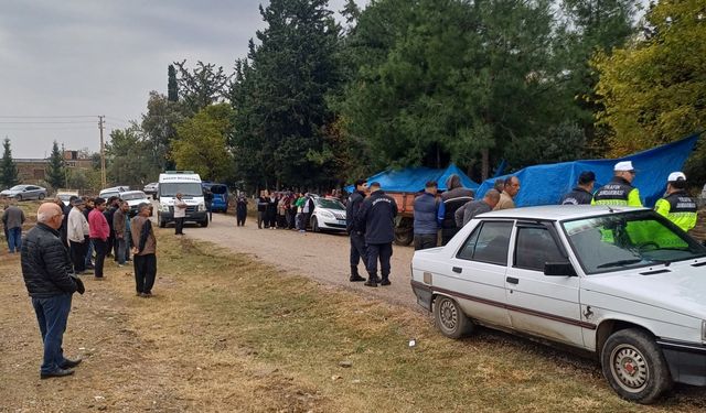 Adana'da seyir halindeki traktörde kalp krizi geçiren sürücü öldü