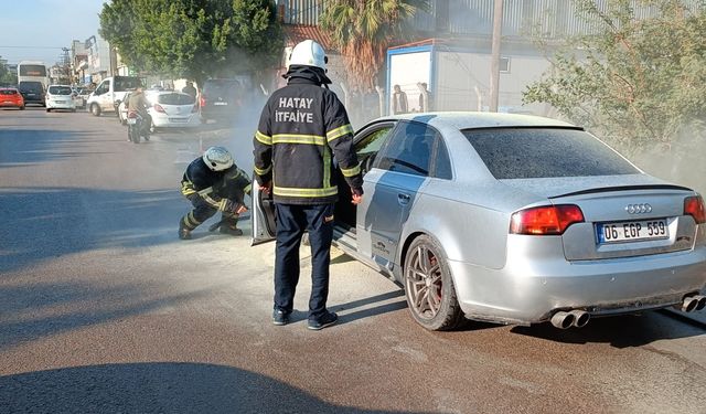 Hatay'da otomobilde çıkan yangın söndürüldü