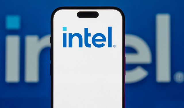 Intel'in geliri üçüncü çeyrekte azaldı