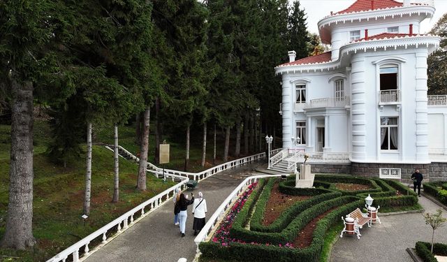 Trabzon'da Atatürk Köşkü'nde ziyaretçi yoğunluğu yaşanıyor