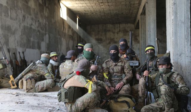 Askeri Merkezler Ele Geçirildi, Suriye Ordusu Geri Çekildi !