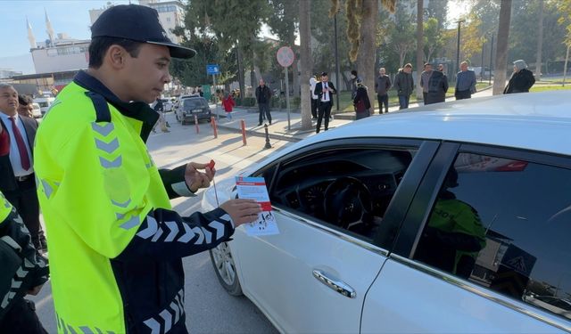 Osmaniye'de engelliler temsili trafik denetimi yaptı