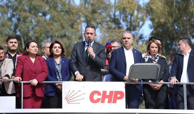 Bugünden tezi yok Suriye'ye bakın, akan kanı durdurun