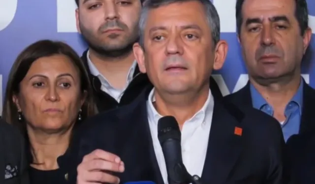 Özgür Özel'den kritik çağrı: 'Her yeri tutsalar da evinizin önüne çıkın'