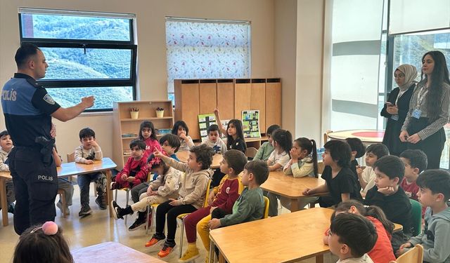 Belen'de polis ekipleri ana sınıfı öğrencilerine trafik eğitimi verdi