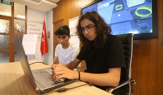 Müdür Tüysüz Hatay Takımını Kutladı