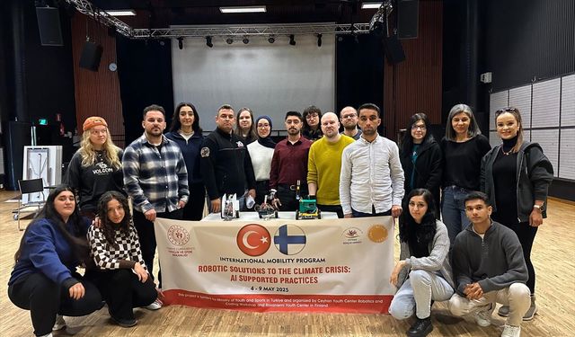 Adanalı öğrencilerden, Finlandiya'daki akranlarına yapay zeka destekli robotik eğitimi
